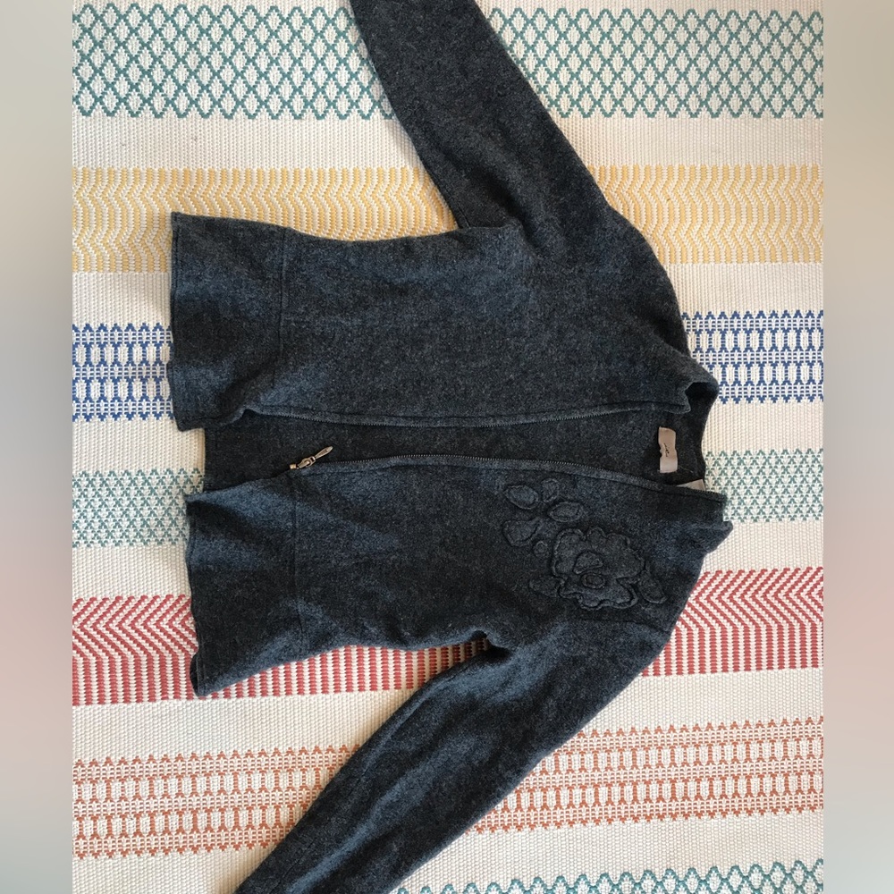 Women’s wool sweater, size xs